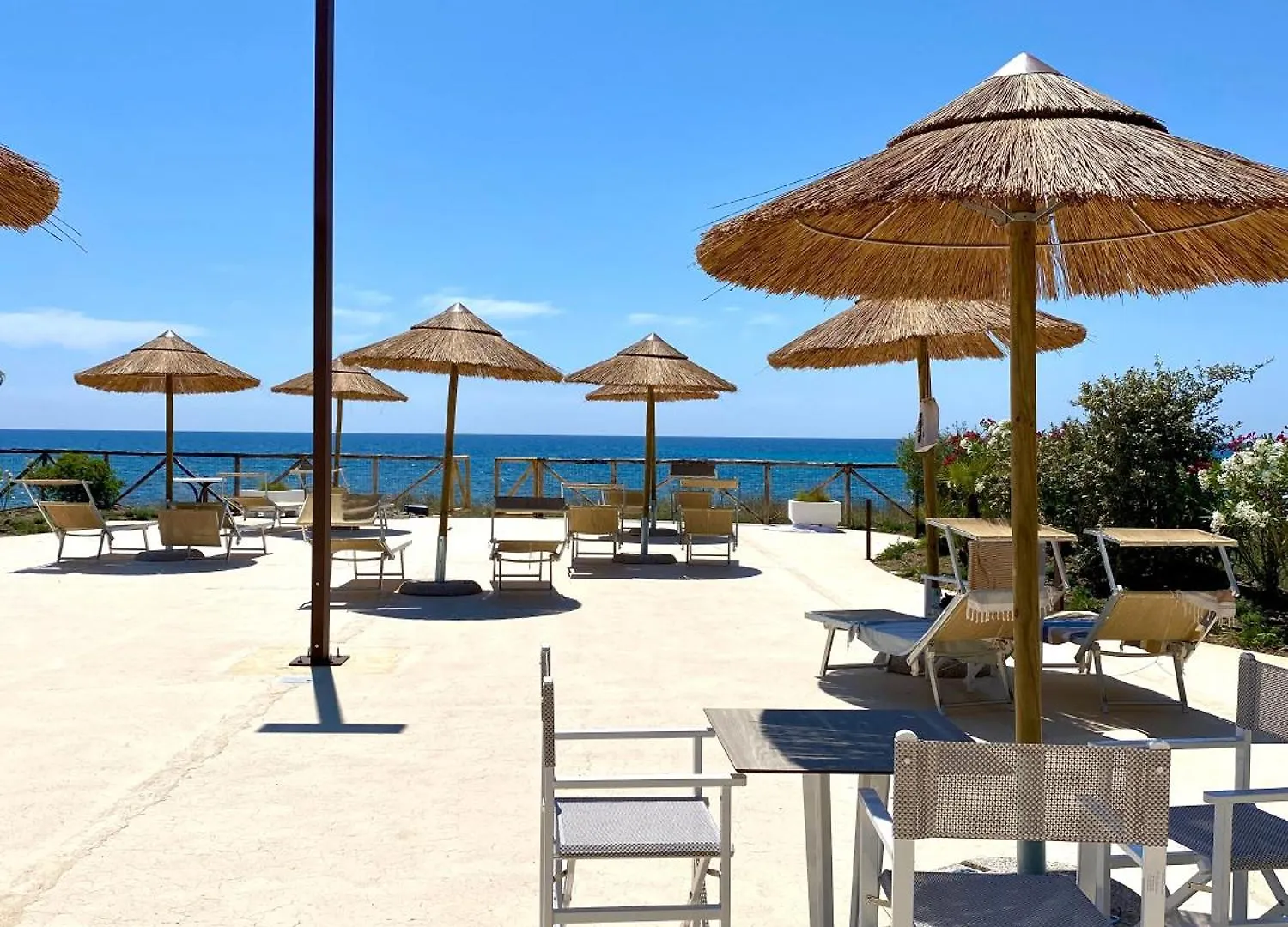 Hotel Mare Pineta Santa Margherita di Pula 3*,