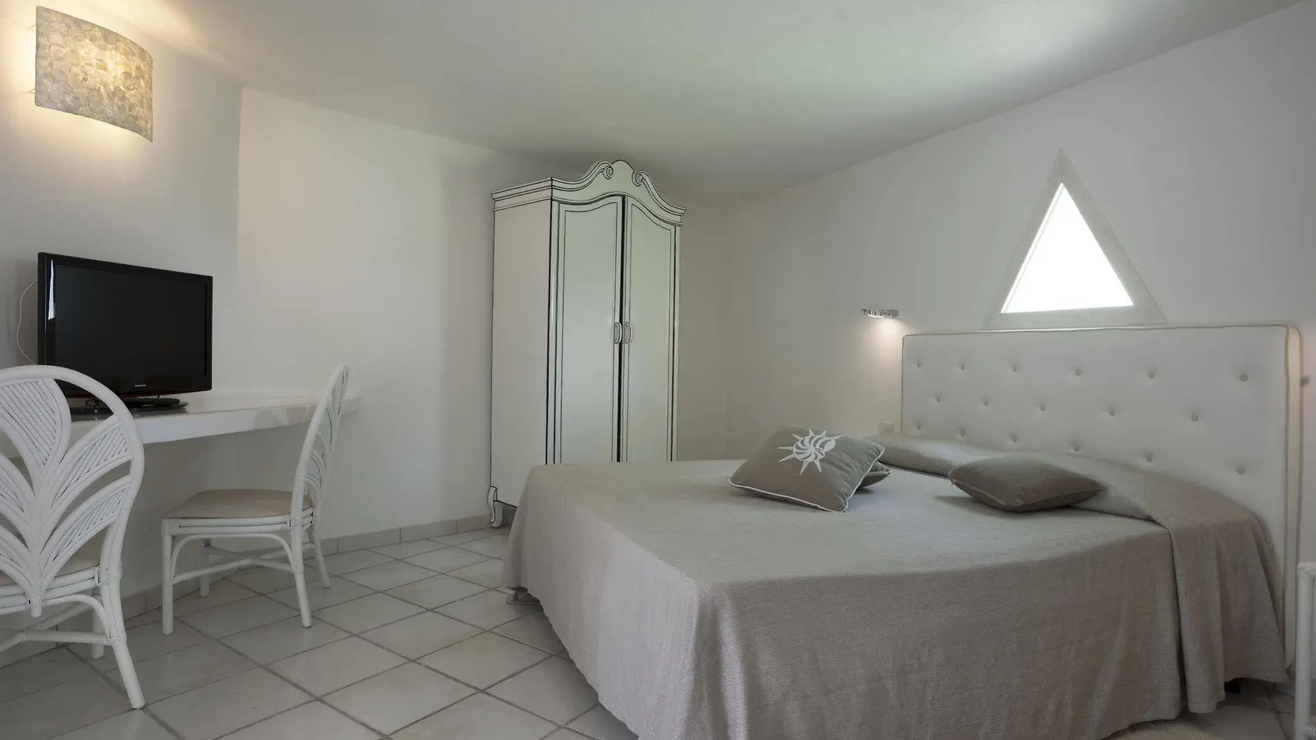 Hotel Mare Pineta Santa Margherita di Pula 3*,